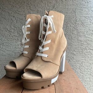 NWT Jessica Simpson Lizzah Peep Toe Leather Suede Platform Pumps